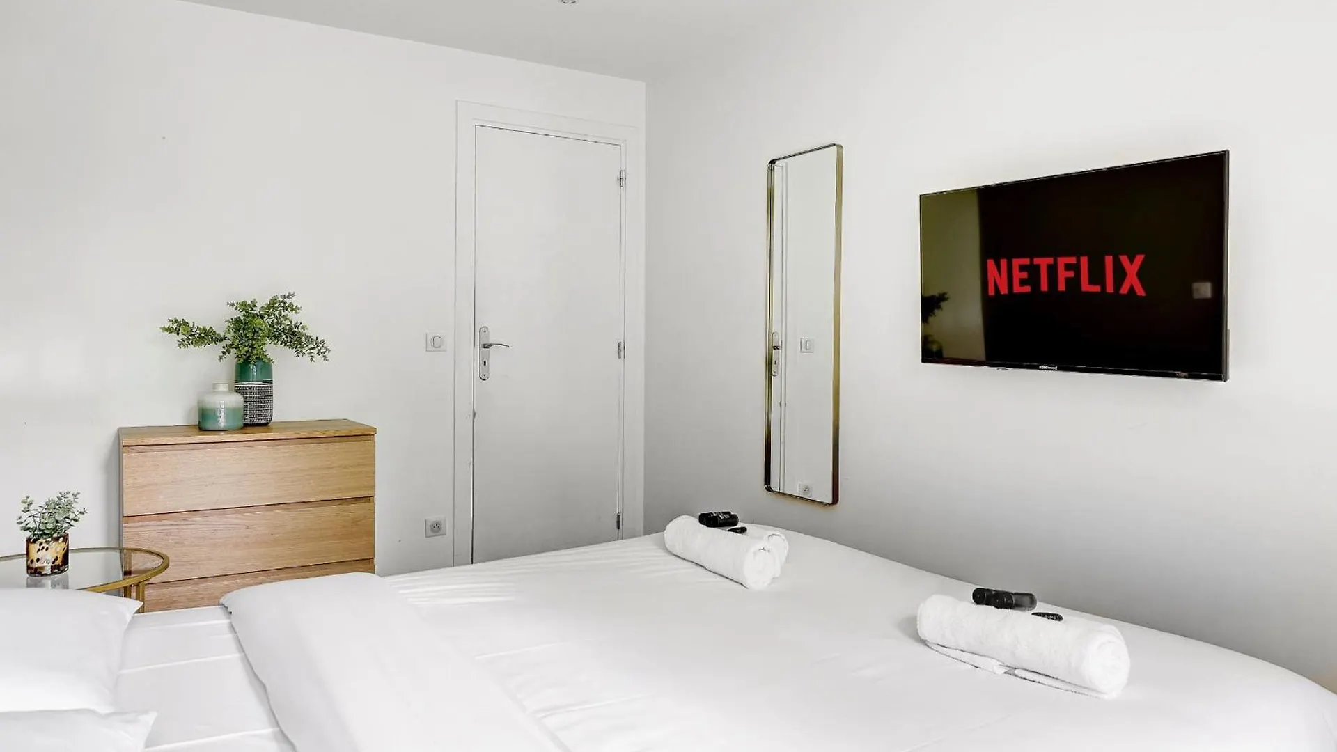 Apartamento Sejour Elegant Aux Buttes Chaumont Pour 12 Pers París