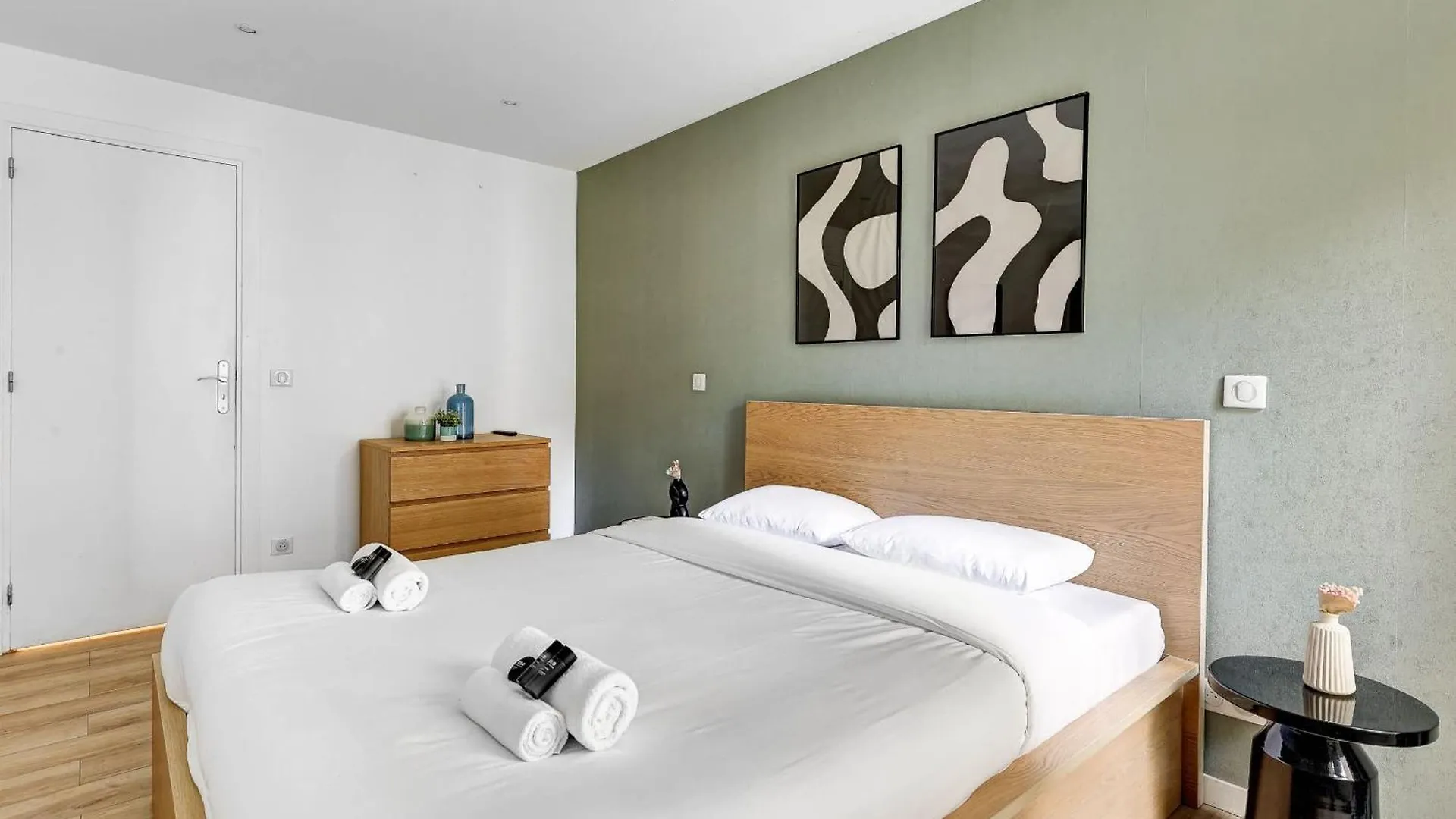 Apartamento Sejour Elegant Aux Buttes Chaumont Pour 12 Pers París