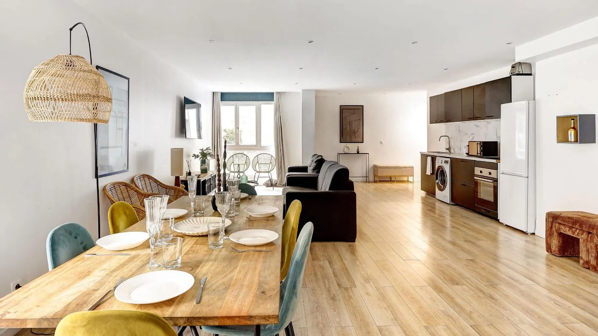 Апартаменты Sejour Elegant Aux Buttes Chaumont Pour 12 Pers Париж