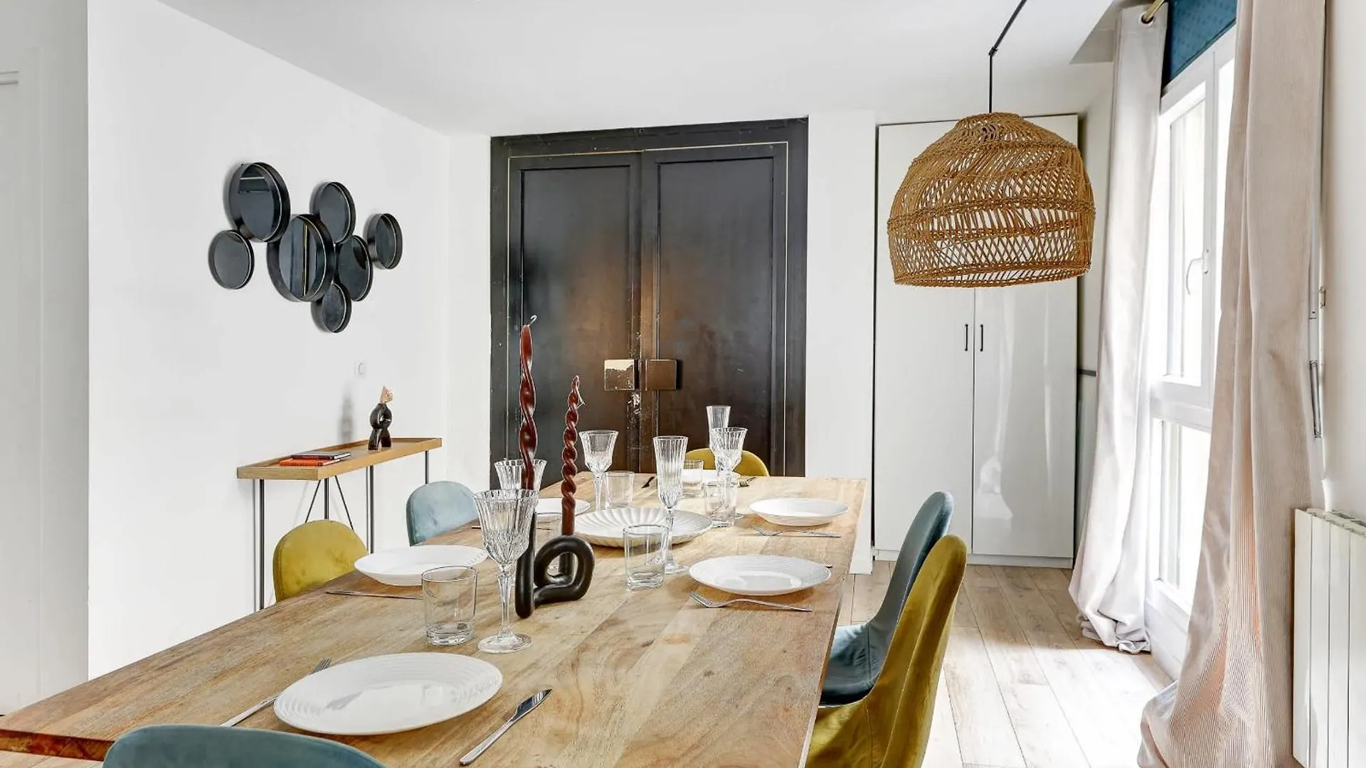 Апартаменты Sejour Elegant Aux Buttes Chaumont Pour 12 Pers Париж